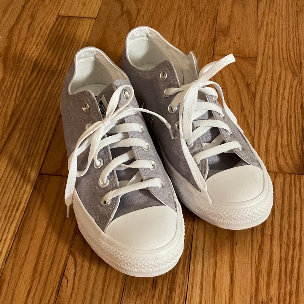 Converse white/ woman’s size 9